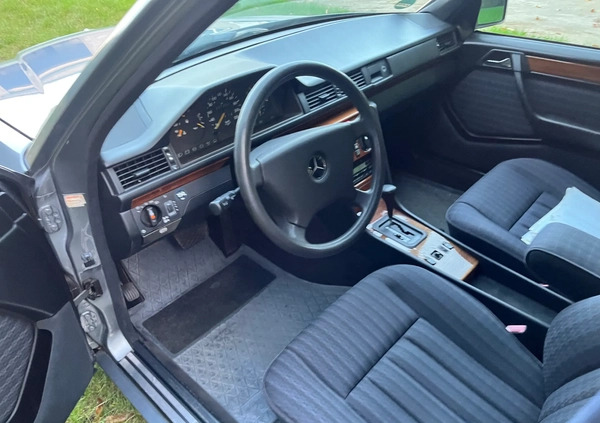 Mercedes-Benz W124 (1984-1993) cena 26890 przebieg: 227000, rok produkcji 1991 z Buk małe 154